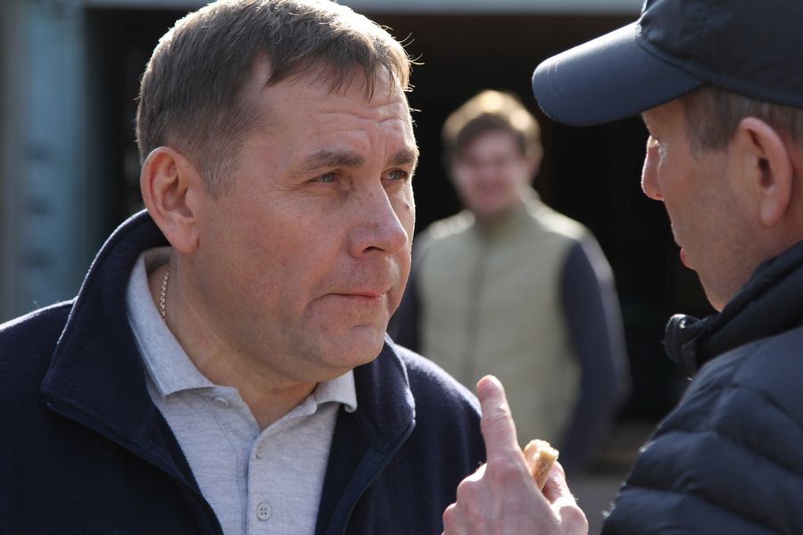 Машины и Механизмы. Интервью участников акции по очистке пляжа от мусора.